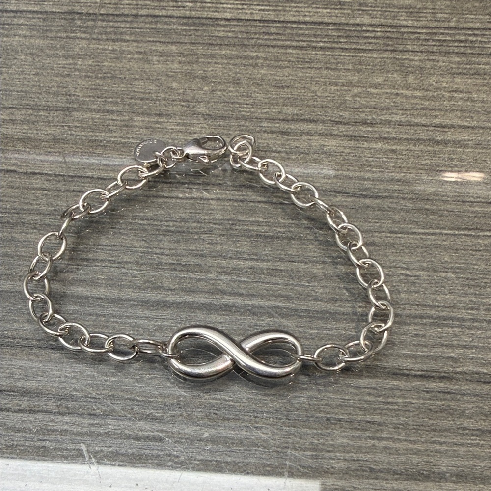 tIFFANY & CO. Sterling Silver Infinity Link Chain Bracelet - Silver